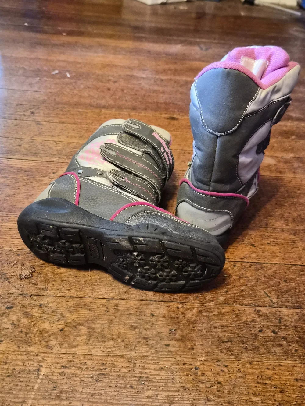 3M Totes Weatherproof Kids Snow Boots Gray Pink Velcro Thinsulate Size 13